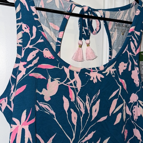 NWT Lilly Pulitzer Tank top. Size Medium. Wrinkled from moving. Smoke free - Picture 2 of 4